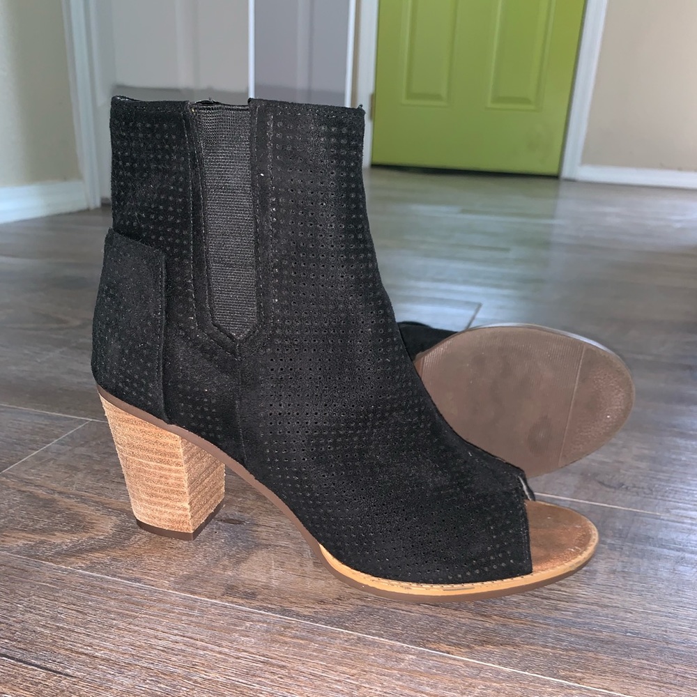 Black heeled booties - Picture 2 of 5